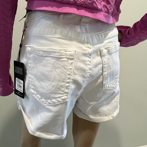 True Religion Jennie Curvy Rolled Hem Shorts in Optic White Denim Size 3… - Picture 7 of 10